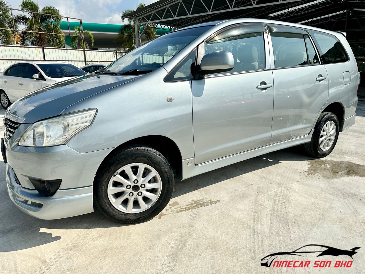 Toyota Innova 2.0E （AT)