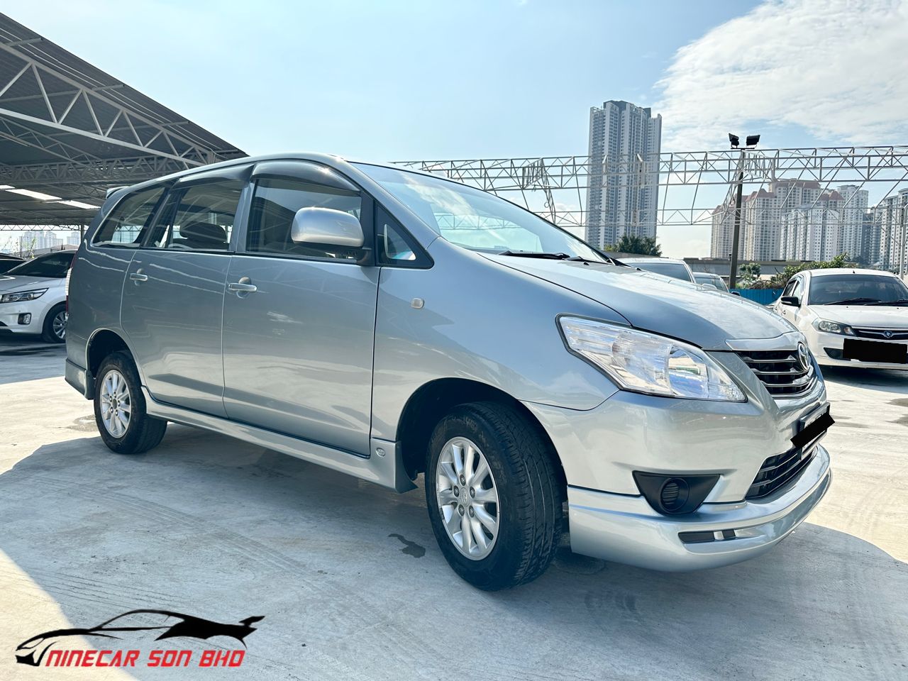 Toyota Innova 2.0E （AT)