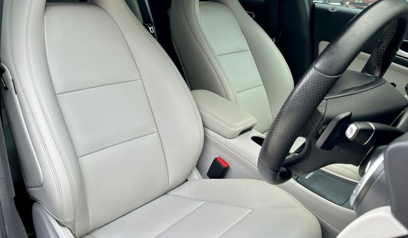 
								Mercedes Benz CLA200 full									