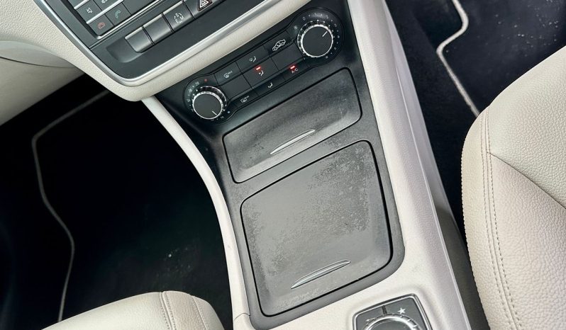
								Mercedes Benz CLA200 full									