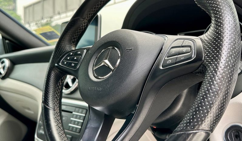 
								Mercedes Benz CLA200 full									