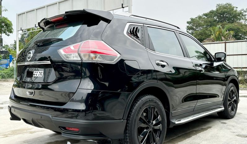 
								Nissan X-Trail 2.0 full									