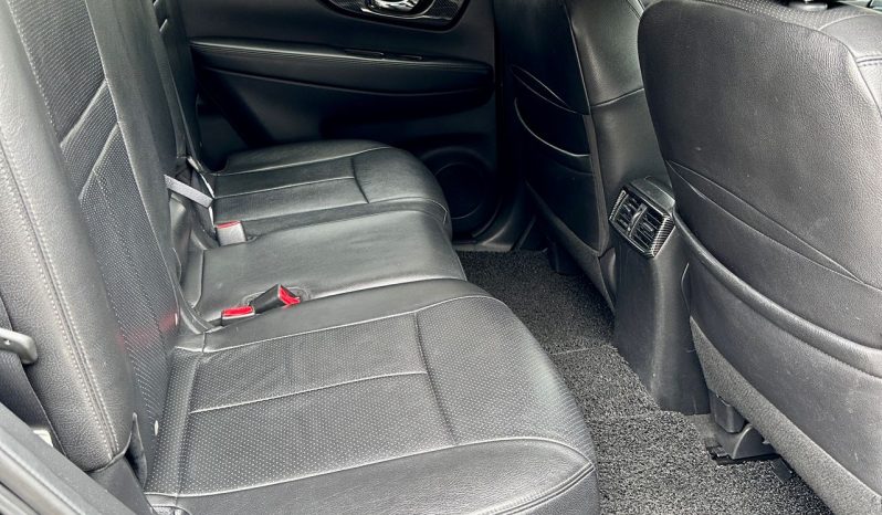 
								Nissan X-Trail 2.0 full									