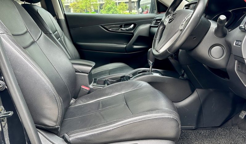 
								Nissan X-Trail 2.0 full									