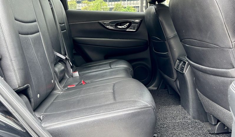 
								Nissan X-Trail 2.0 full									