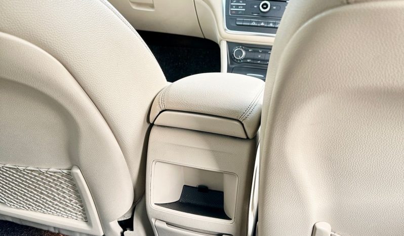 
								Mercedes Benz CLA200 1.6 full									